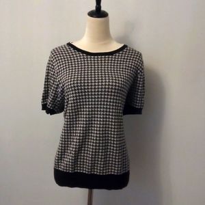 Short sleeve -  houndstooth sweater.  Sz L